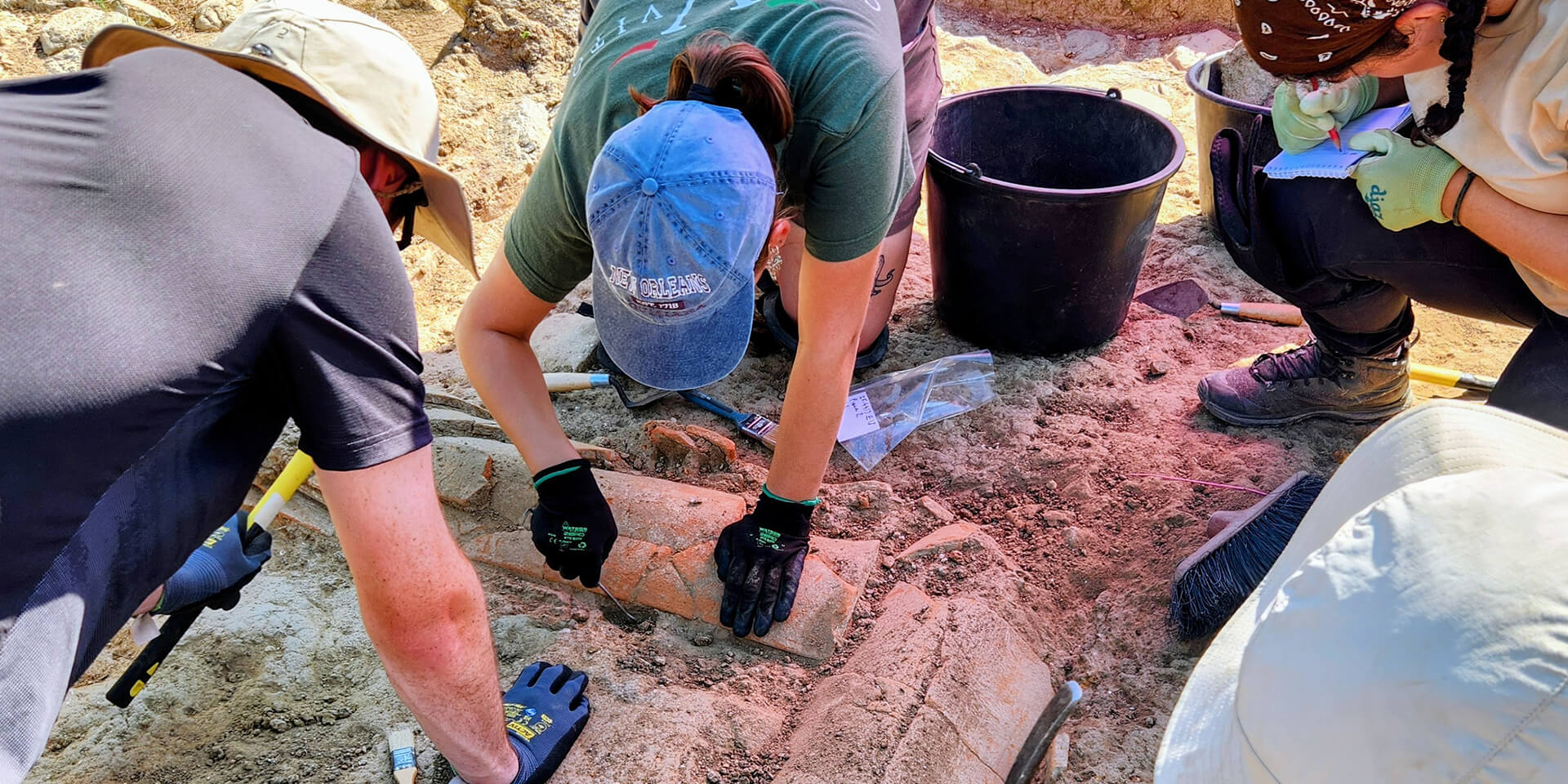 Nos stagiaires sur le terrain d'Argilos
